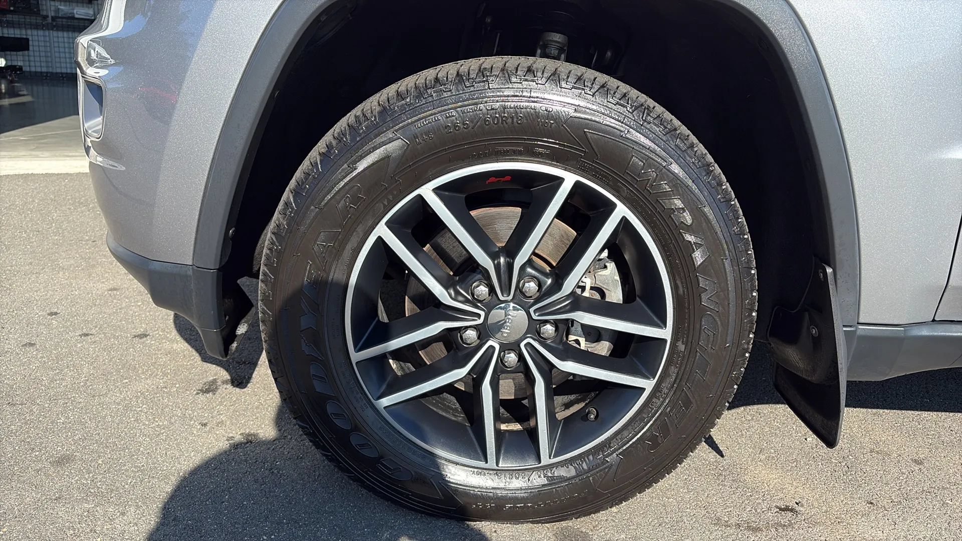 Used 2017 Jeep Grand Cherokee Trailhawk AWD/4WD image 24