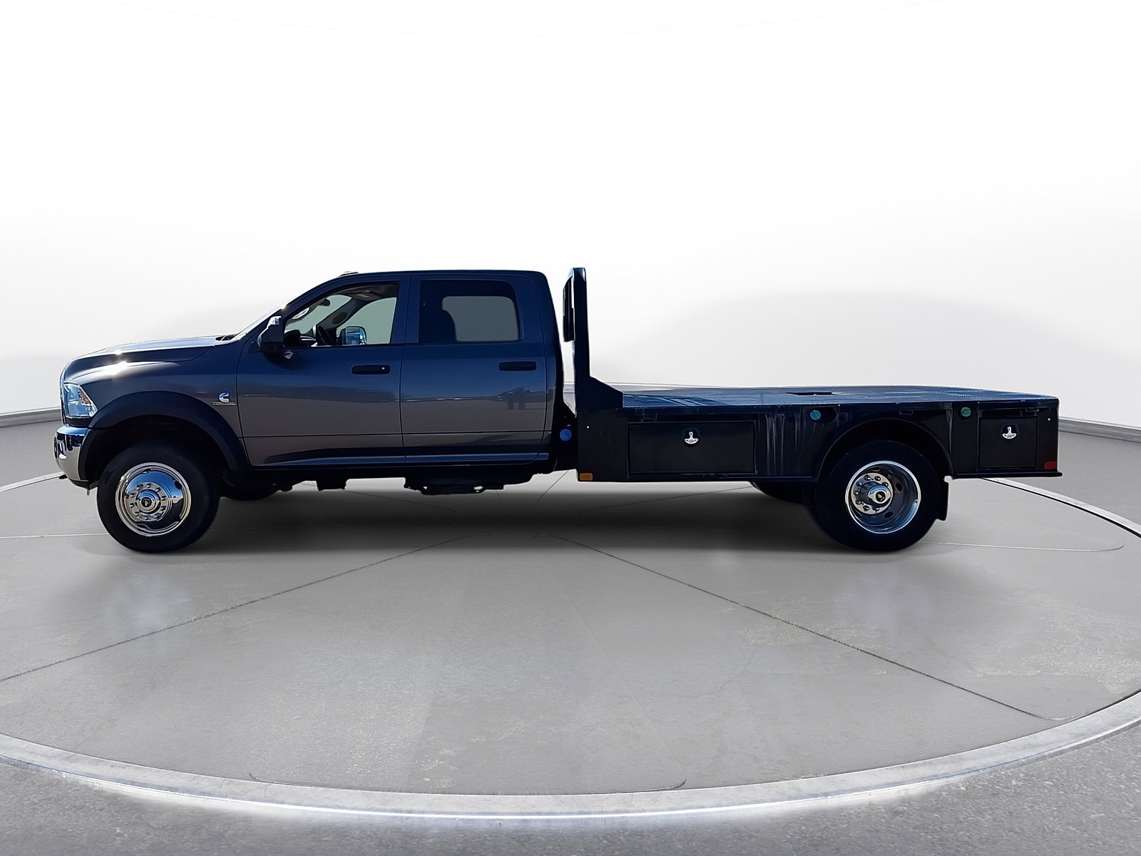 Used 2017 RAM 5500 Tradesman w/ Max Tow Package RWD image 5