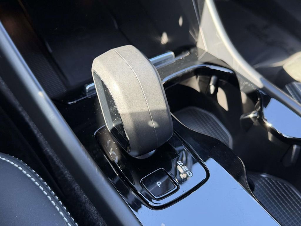 Used 2023 Volvo XC40 Recharge Plus image 6