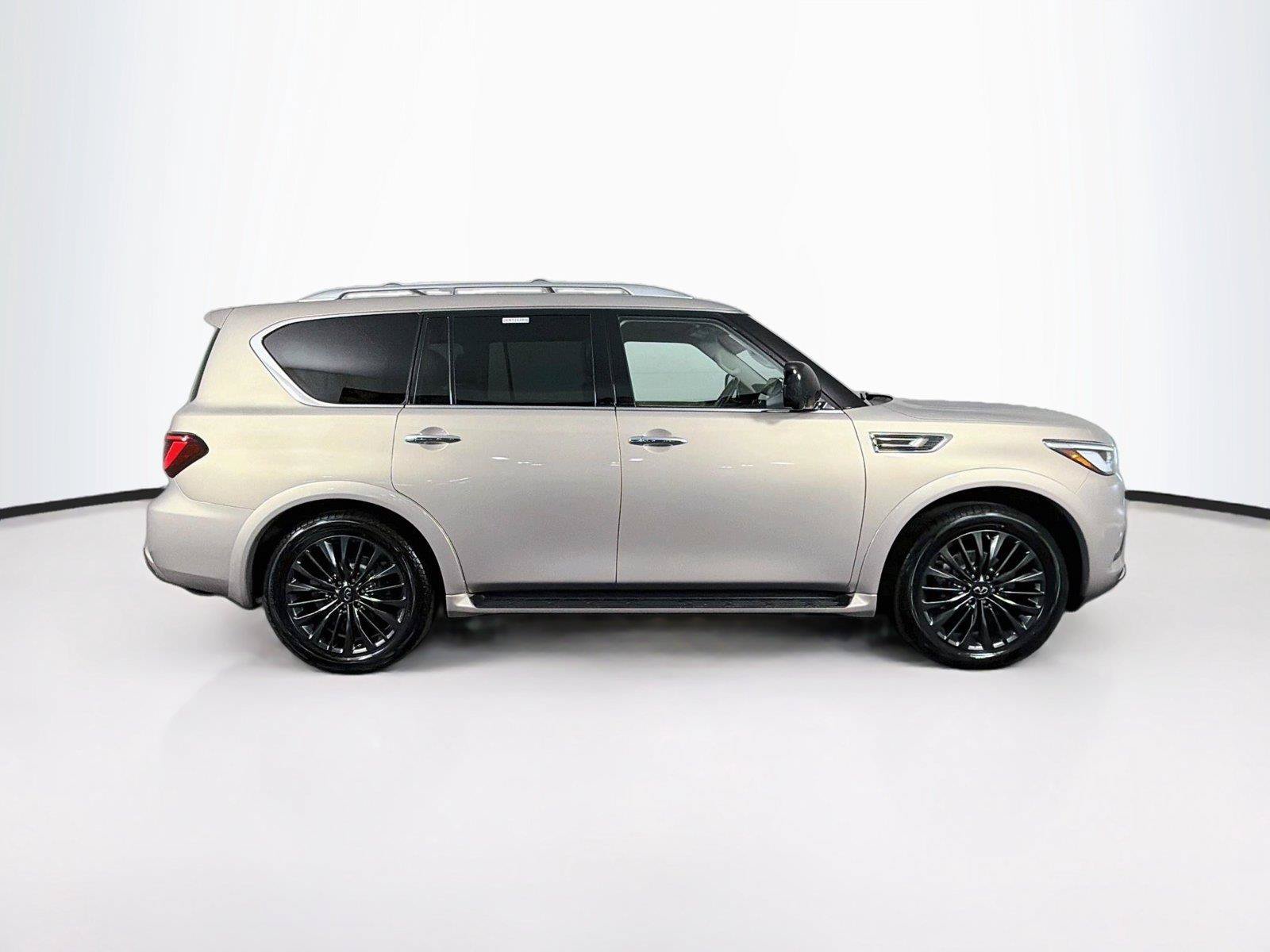 Used 2022 INFINITI QX80 Premium Select w/ All-Season Package AWD/4WD image 12