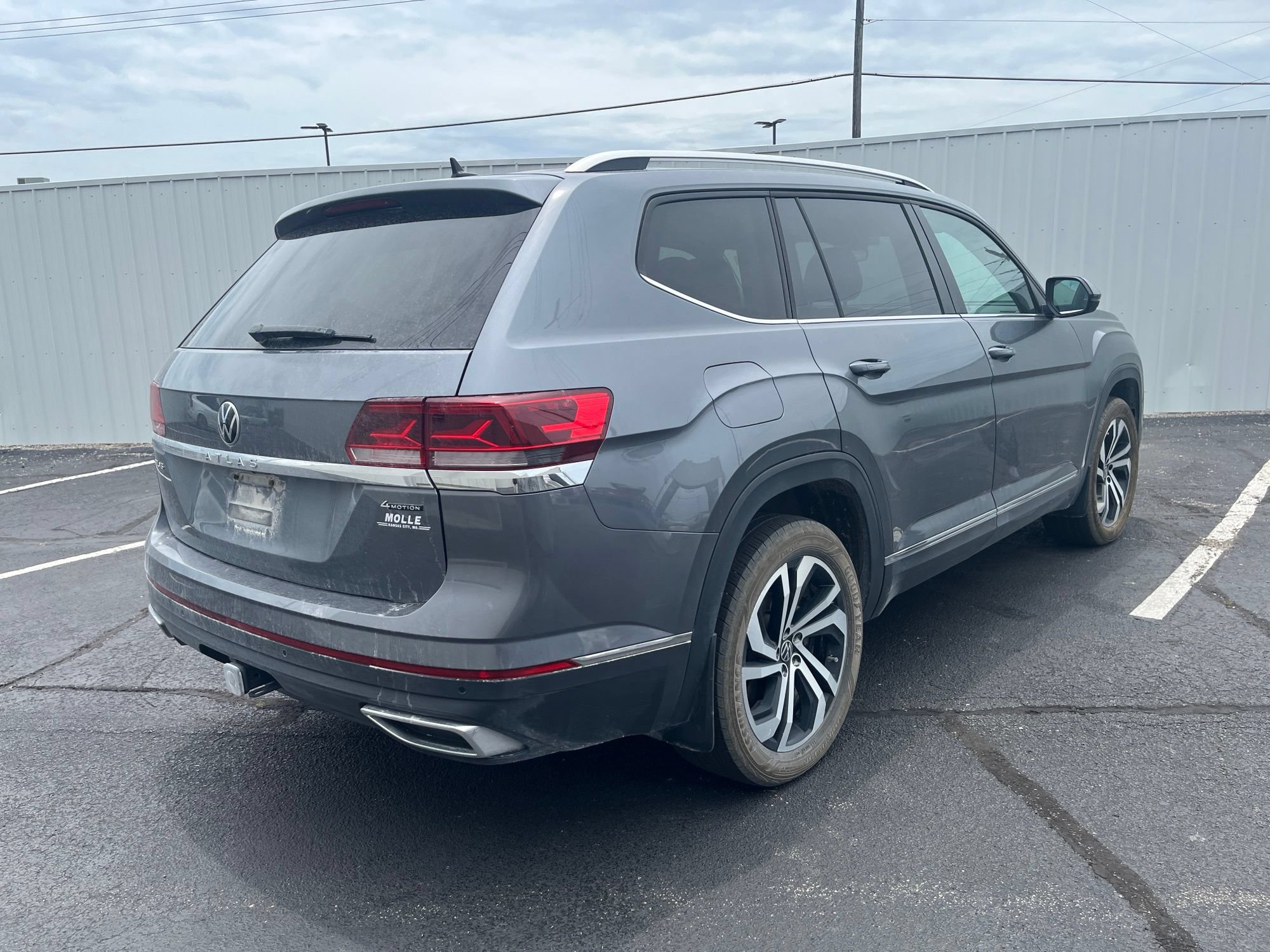 Used 2023 Volkswagen Atlas SEL AWD/4WD image 4