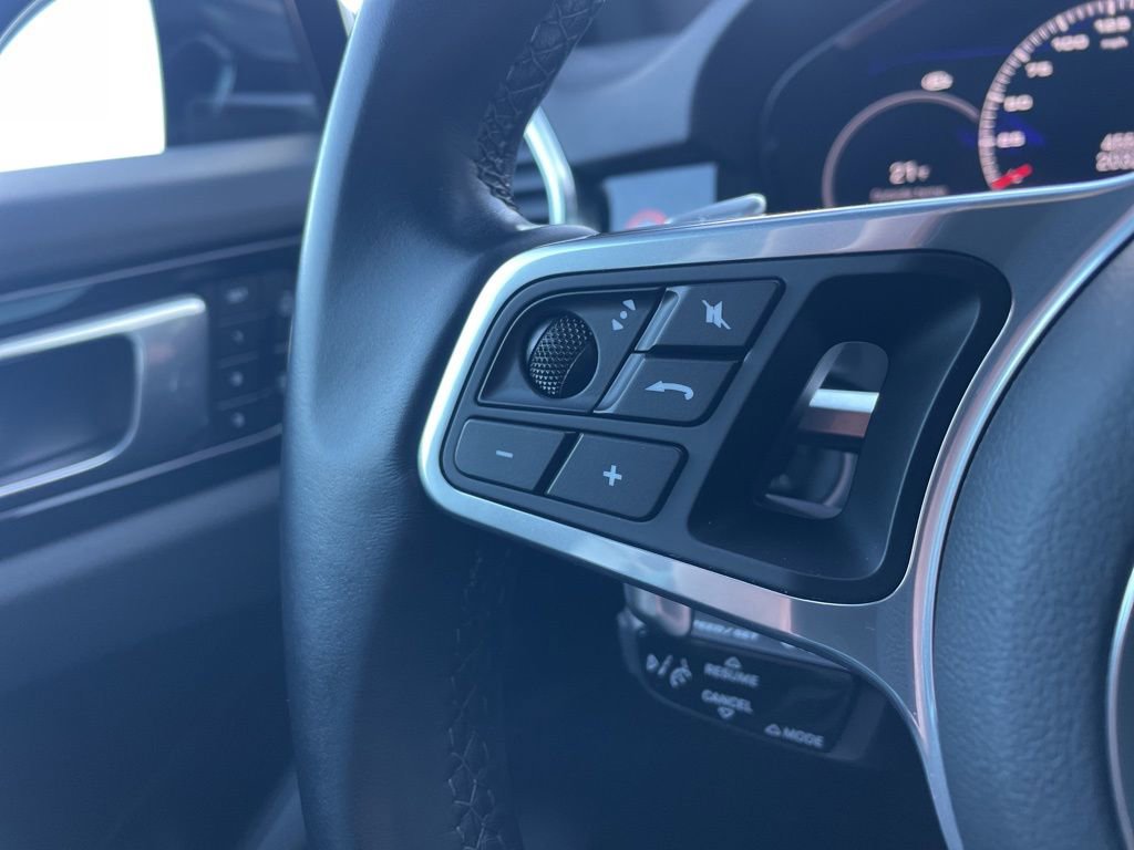Certified 2023 Porsche Cayenne Platinum Edition image 39