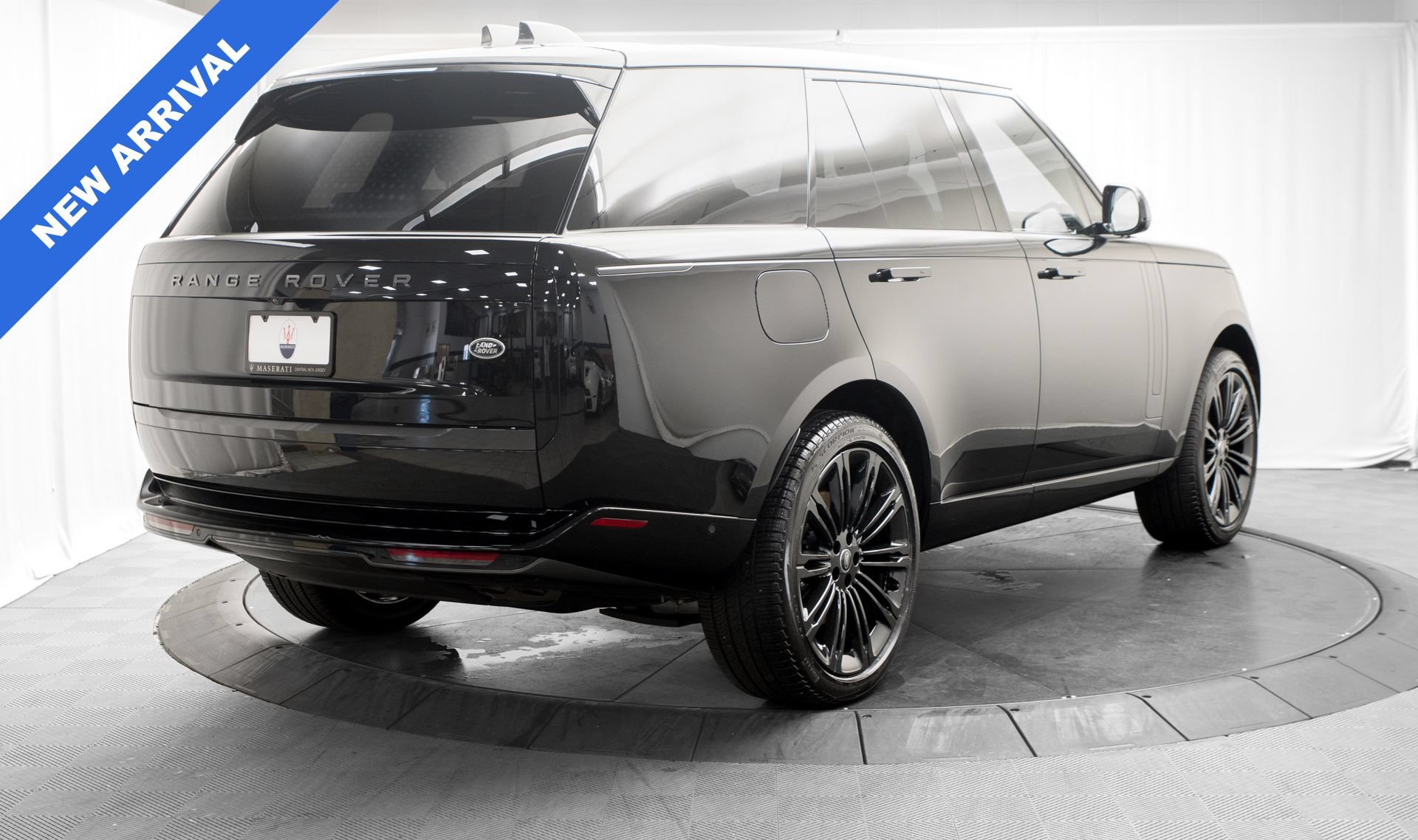 Used 2023 Land Rover Range Rover SE AWD/4WD image 3