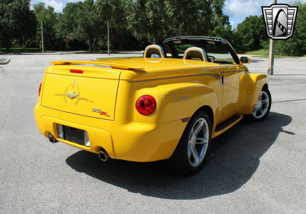 Used 2005 Chevrolet SSR w/ Preferred Equipment Group image 9