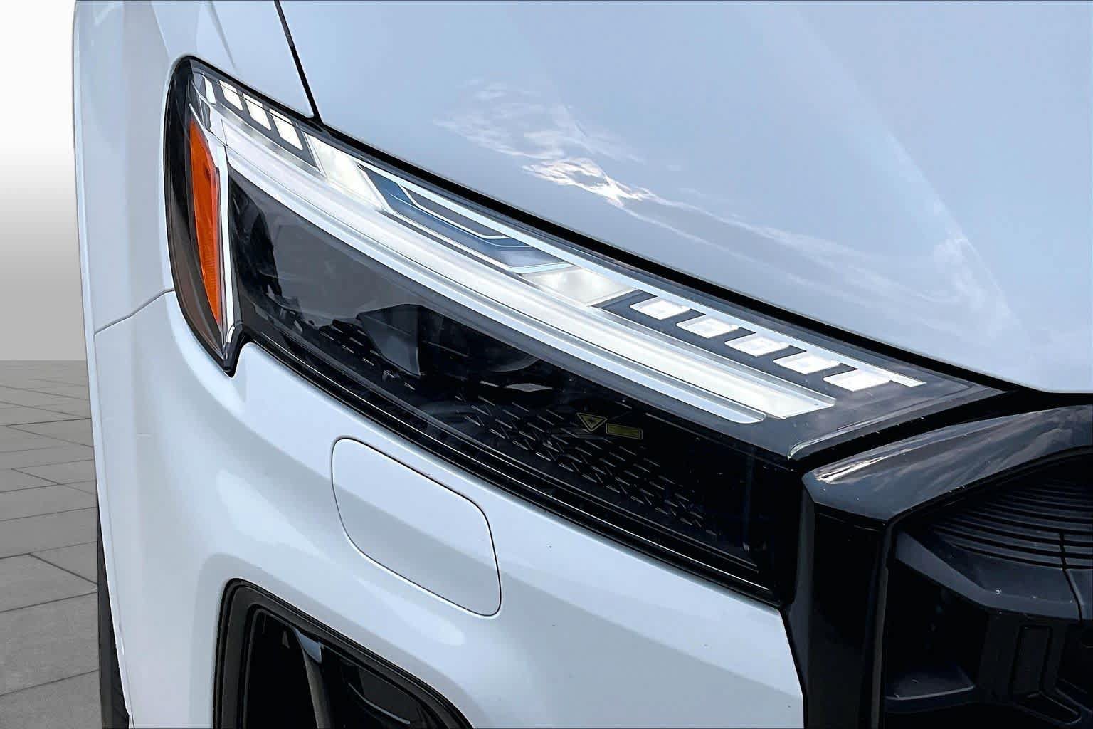 New 2026 Audi SQ7 Prestige AWD/4WD image 13
