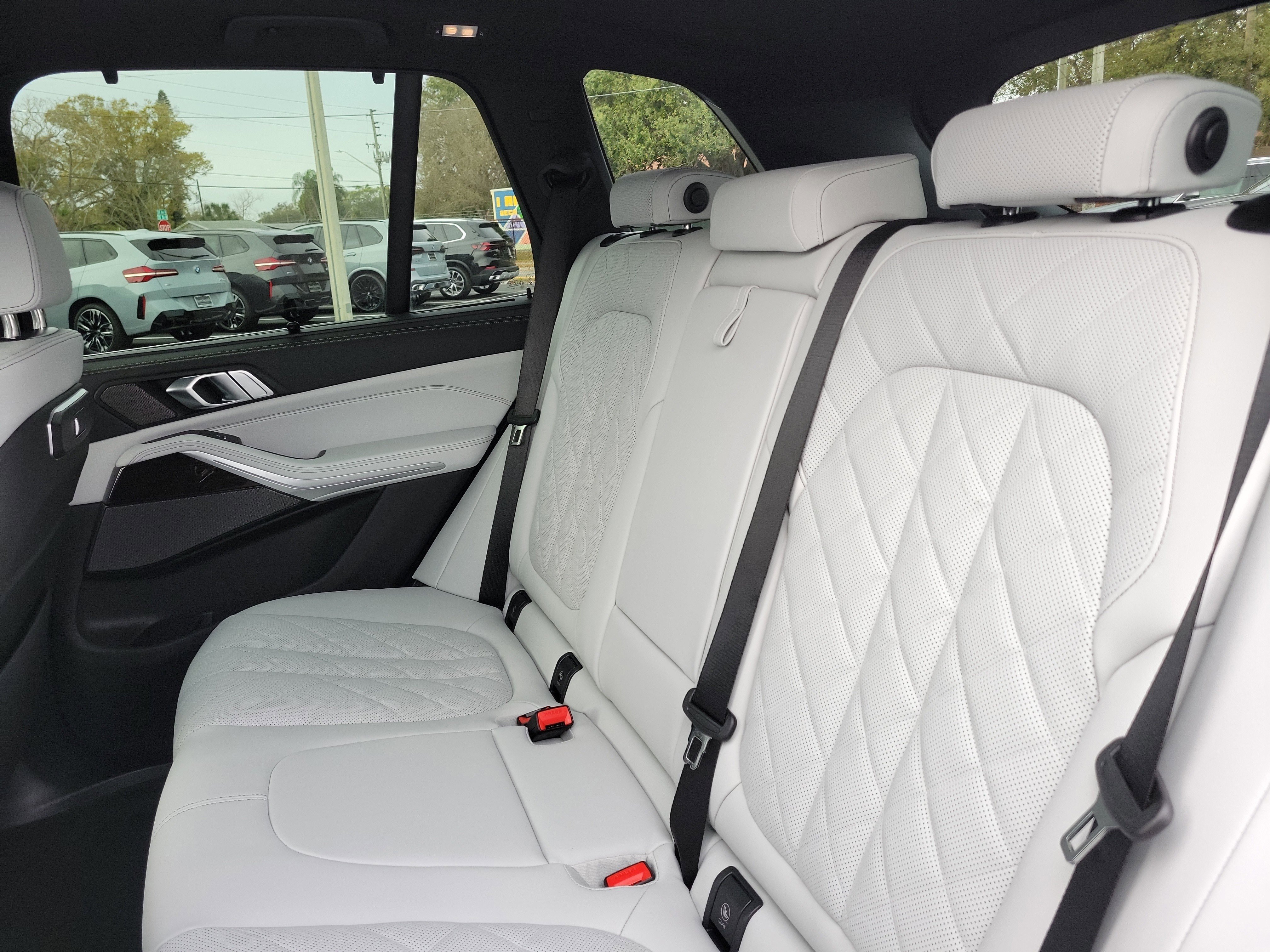 New 2026 BMW X5 xDrive40i w/ Climate Comfort Package AWD/4WD image 8