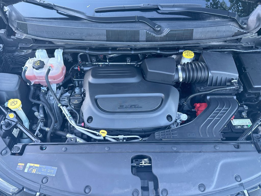 Used 2023 Chrysler Pacifica Touring-L FWD image 33