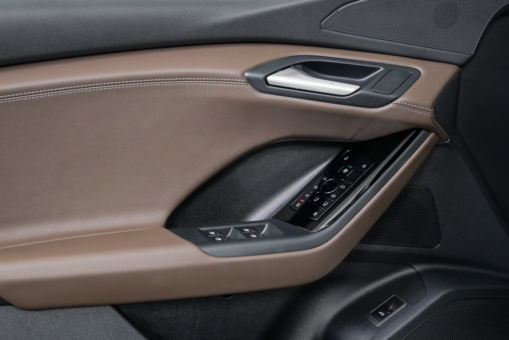 Certified 2025 Audi Q6 e-tron Premium image 6