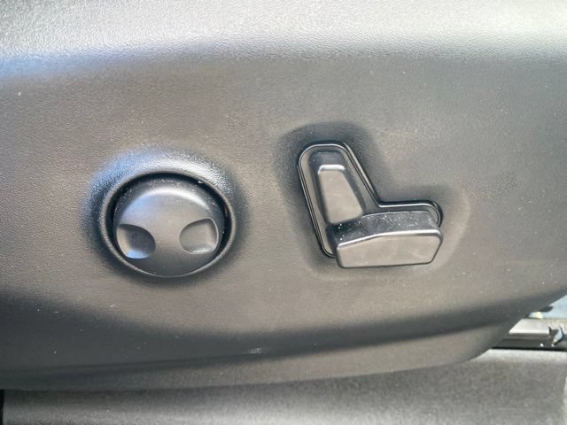 Used 2025 Chrysler Pacifica Limited FWD image 43