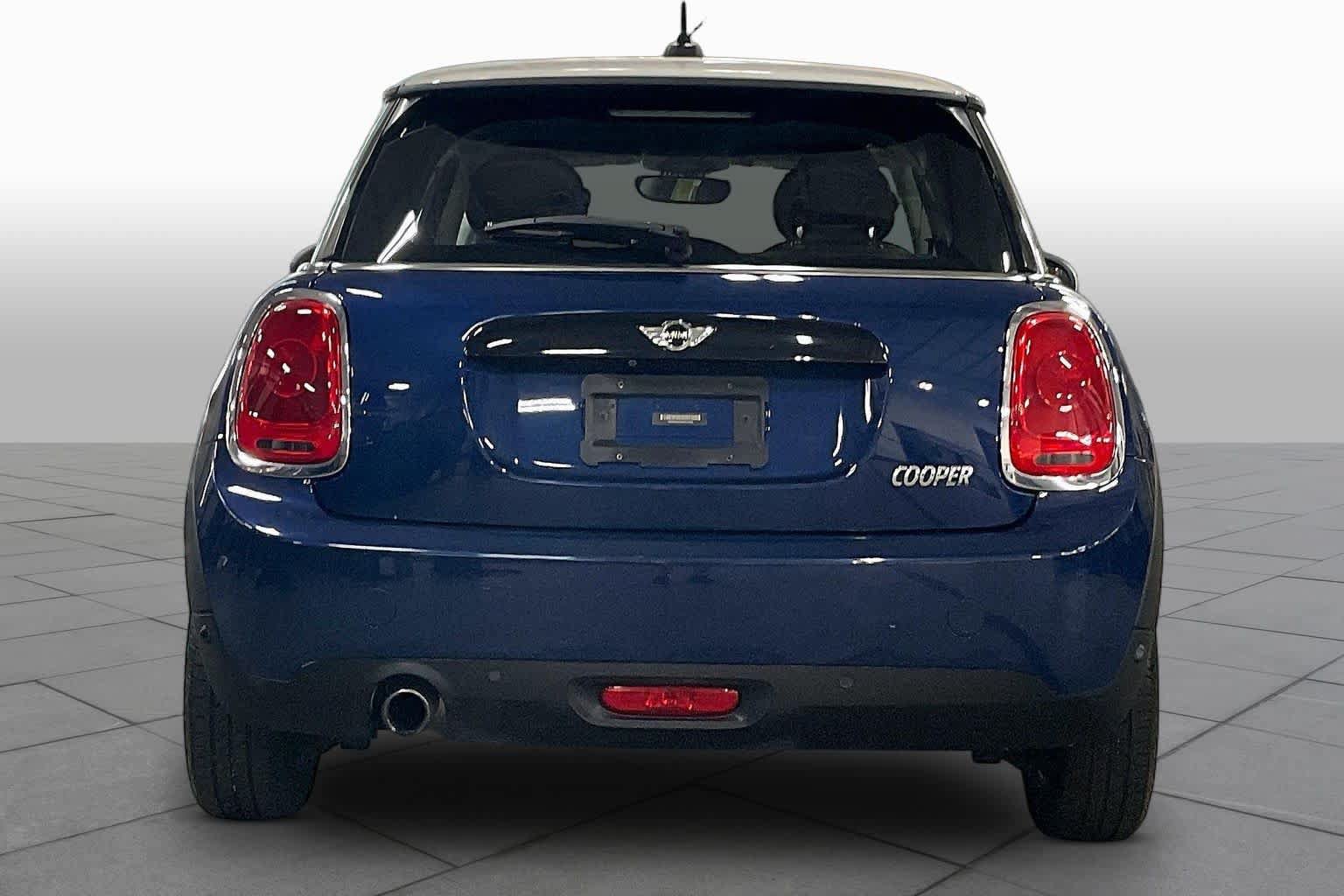 Used 2017 MINI Cooper 2-Door Hardtop FWD image 5