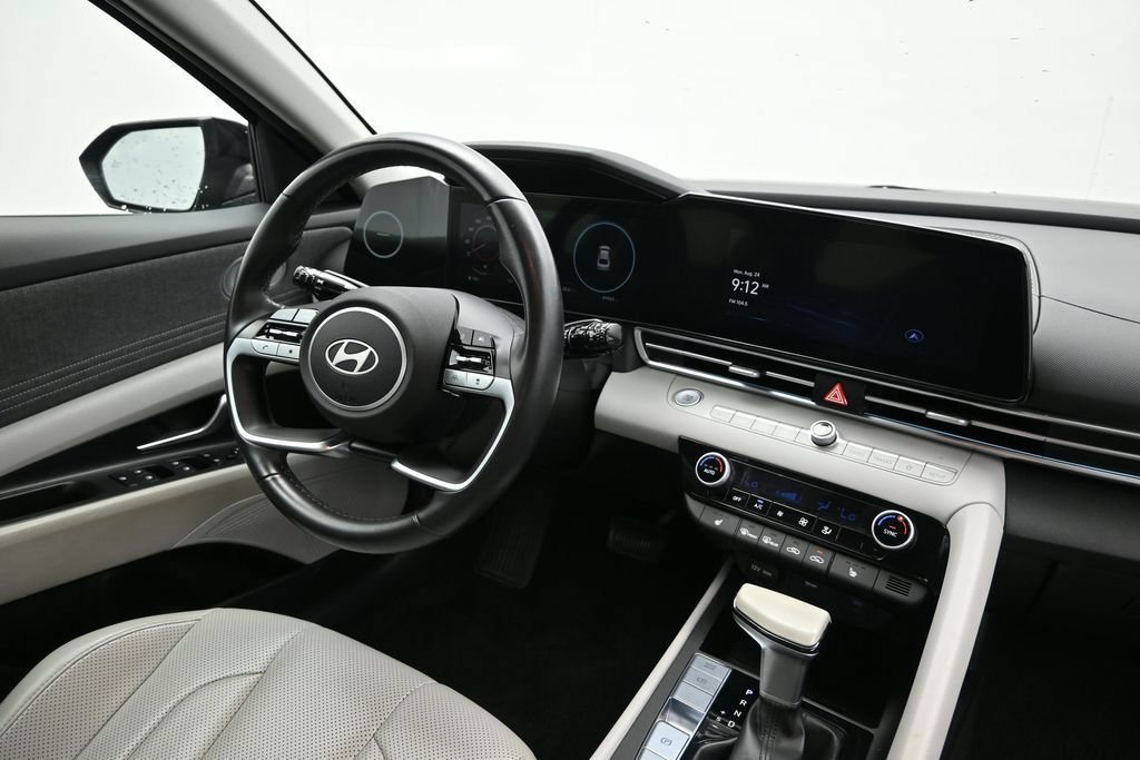 Used 2025 Hyundai Elantra Limited FWD image 18