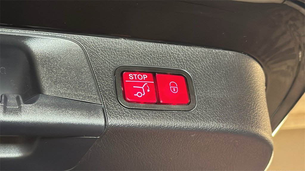 Used 2021 Mercedes-Benz GLB 250 4MATIC image 16