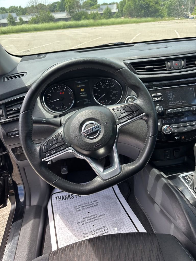 Used 2017 Nissan Rogue SV AWD/4WD image 22