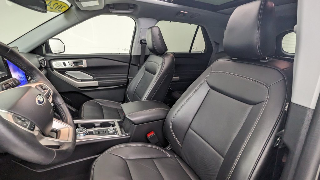 Certified 2024 Ford Explorer Limited w/ Limited Technology Package AWD/4WD image 2