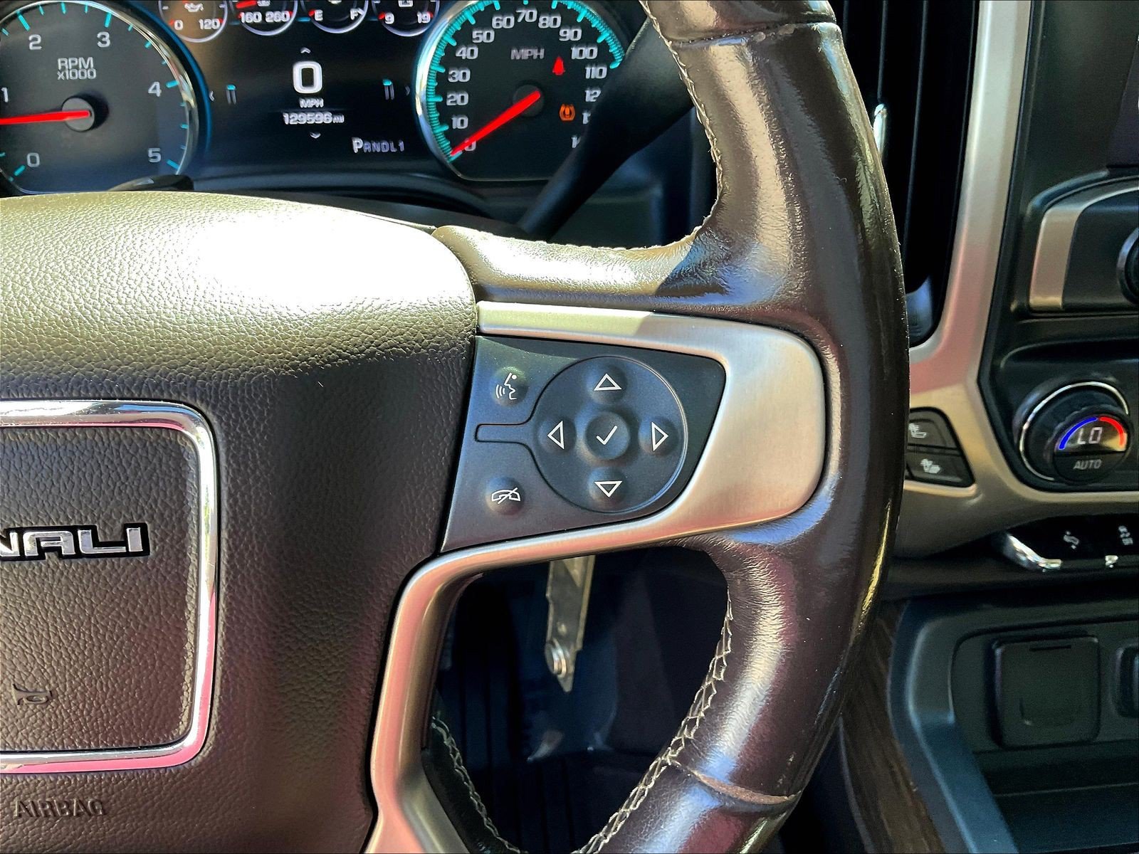 Used 2018 GMC Sierra 2500 Denali w/ Duramax Plus Package AWD/4WD image 15