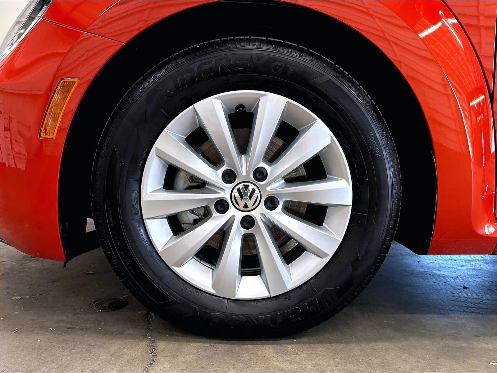 Used 2019 Volkswagen Beetle 2.0T S FWD image 32
