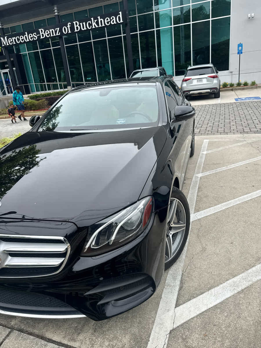 Used 2018 Mercedes-Benz E 400 4MATIC Sedan image 5