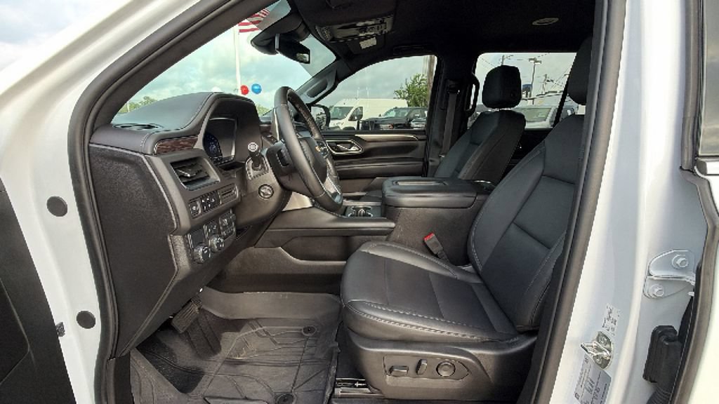 Used 2023 Chevrolet Tahoe LT w/ Luxury Package RWD image 13