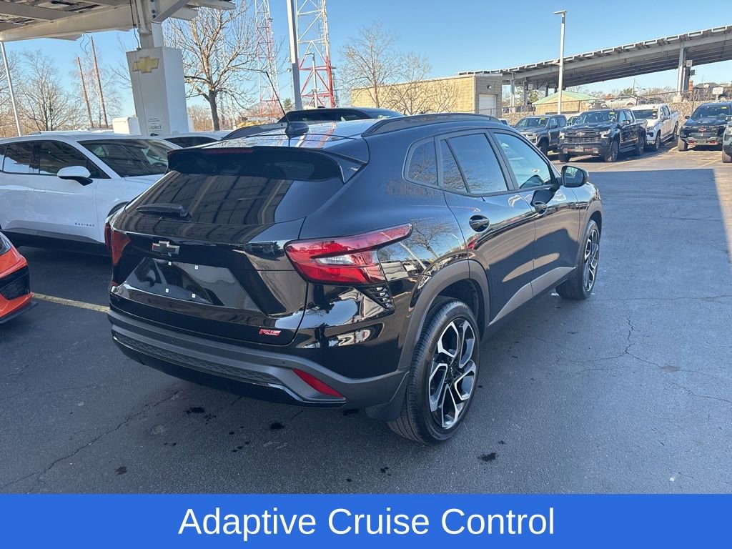 Used 2025 Chevrolet Trax RS w/ Sunroof Package image 7