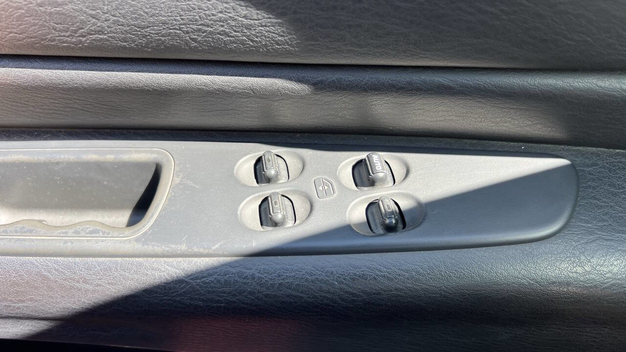 Used 2004 Chrysler Sebring LXi image 20