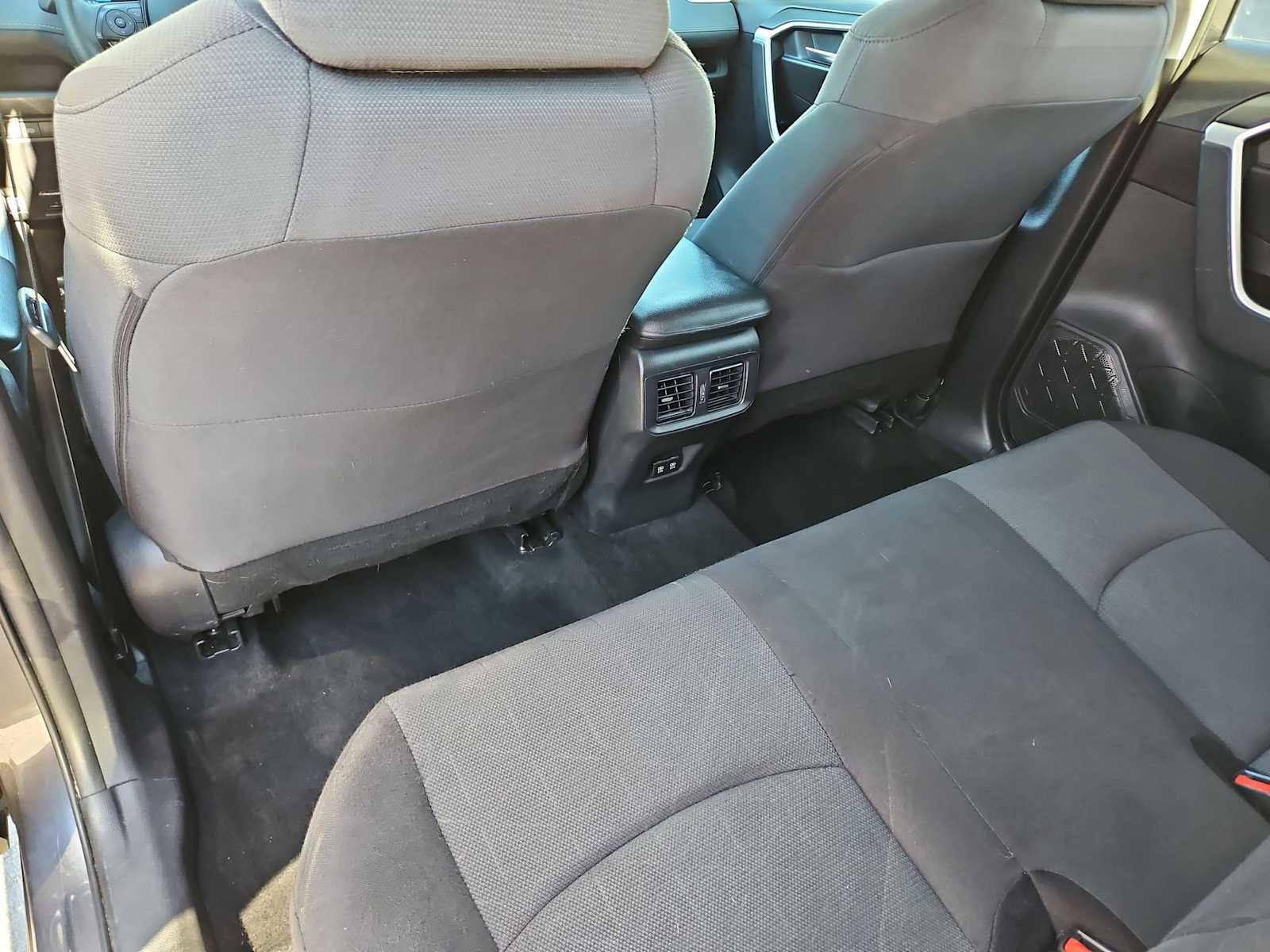 Used 2021 Toyota RAV4 XLE w/ Carpet Mat Package (TMS) image 19