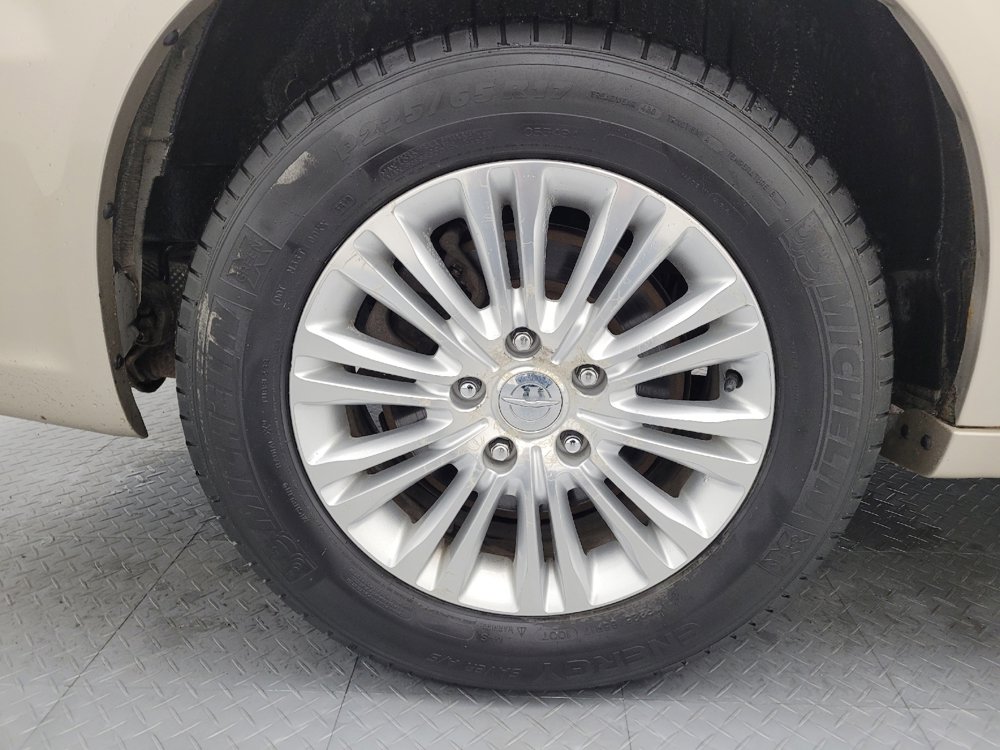 Used 2014 Chrysler Town & Country Limited w/ Luxury Group FWD image 31