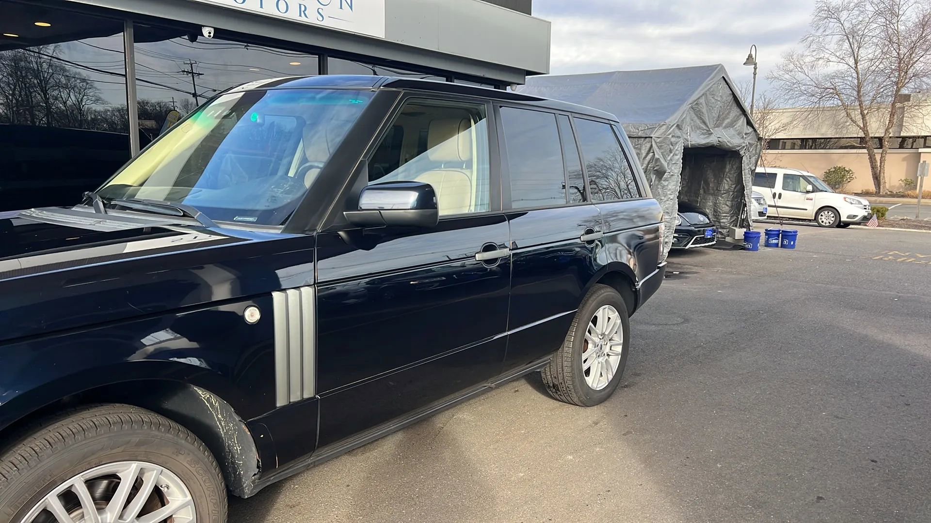 Used 2010 Land Rover Range Rover HSE image 3