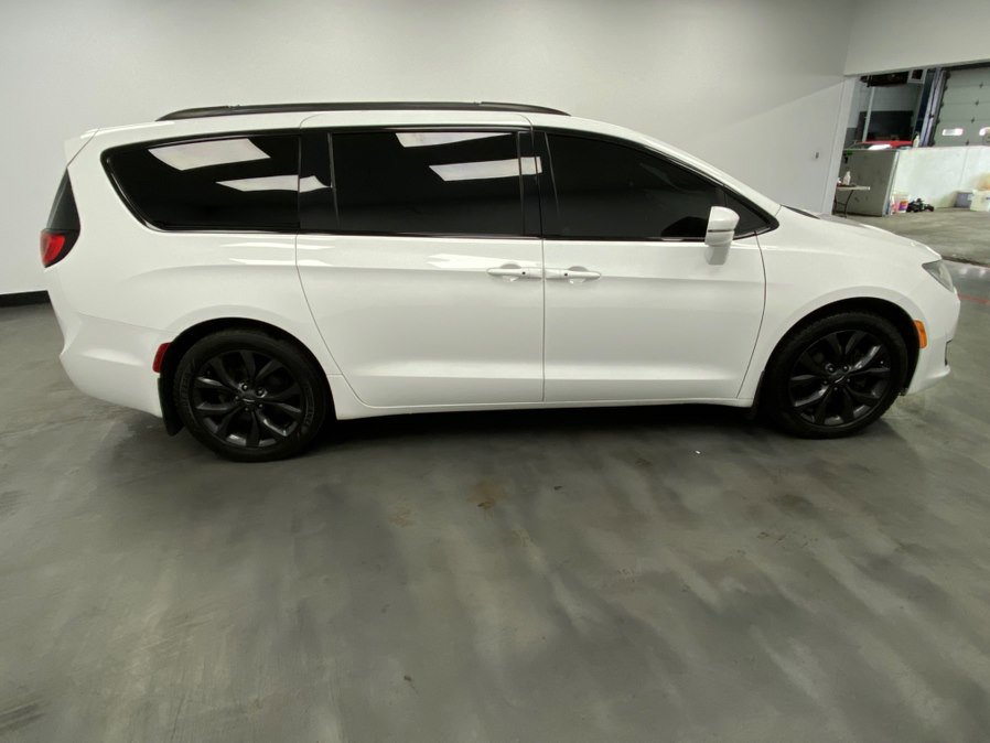 Used 2018 Chrysler Pacifica Limited w/ S Appearance Package FWD image 7