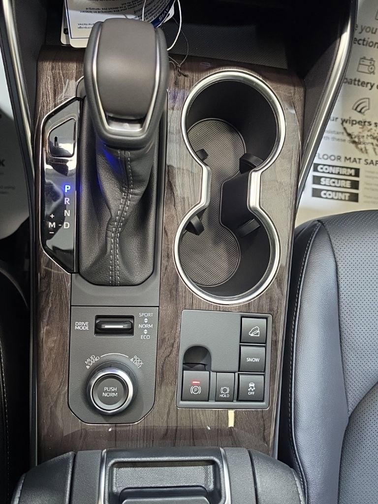 Used 2026 Toyota Highlander Limited image 35