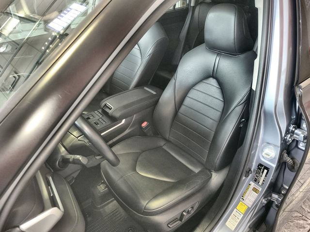 Used 2021 Toyota Highlander XLE AWD/4WD image 11