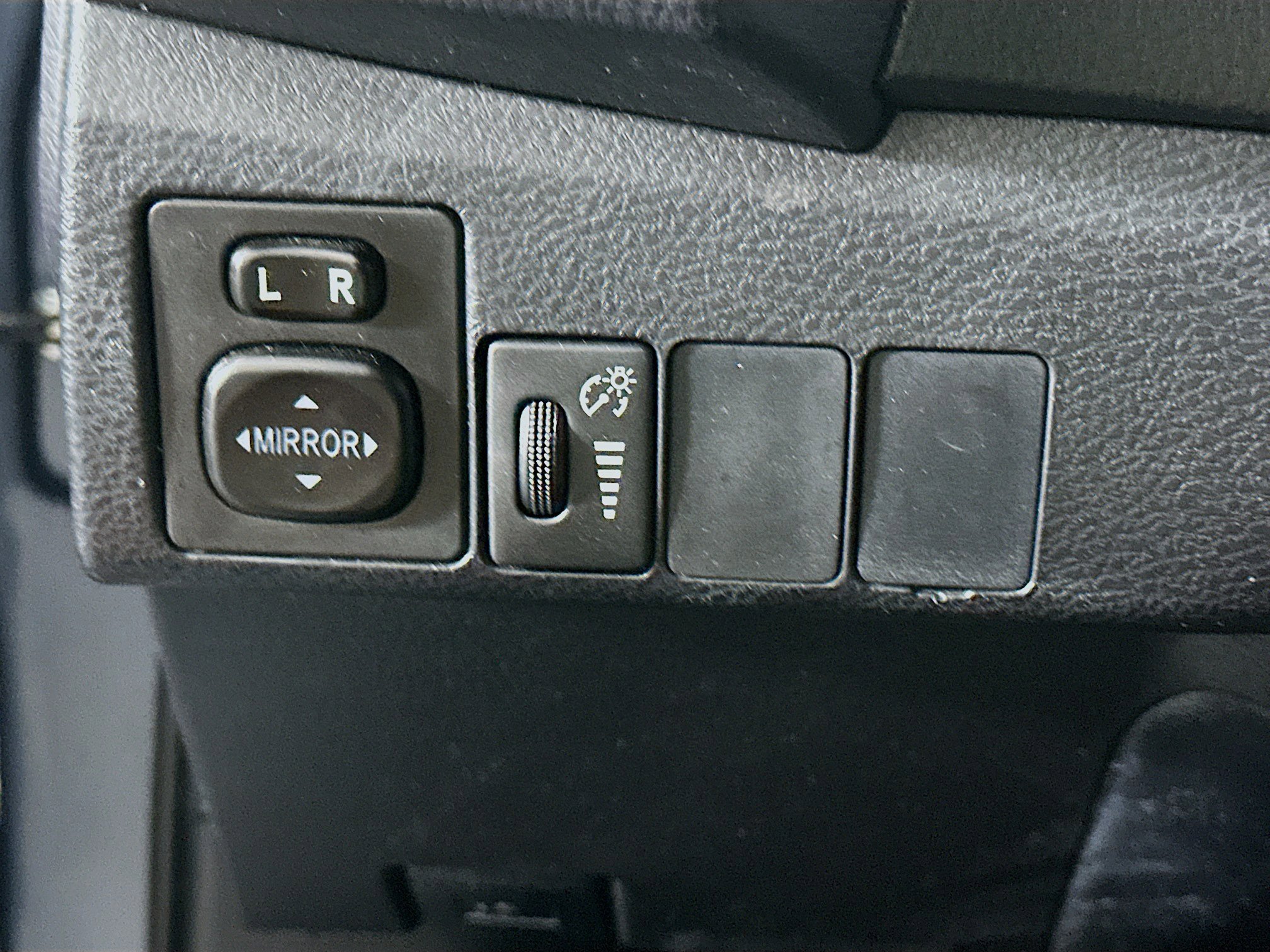 Used 2015 Toyota Corolla L image 16