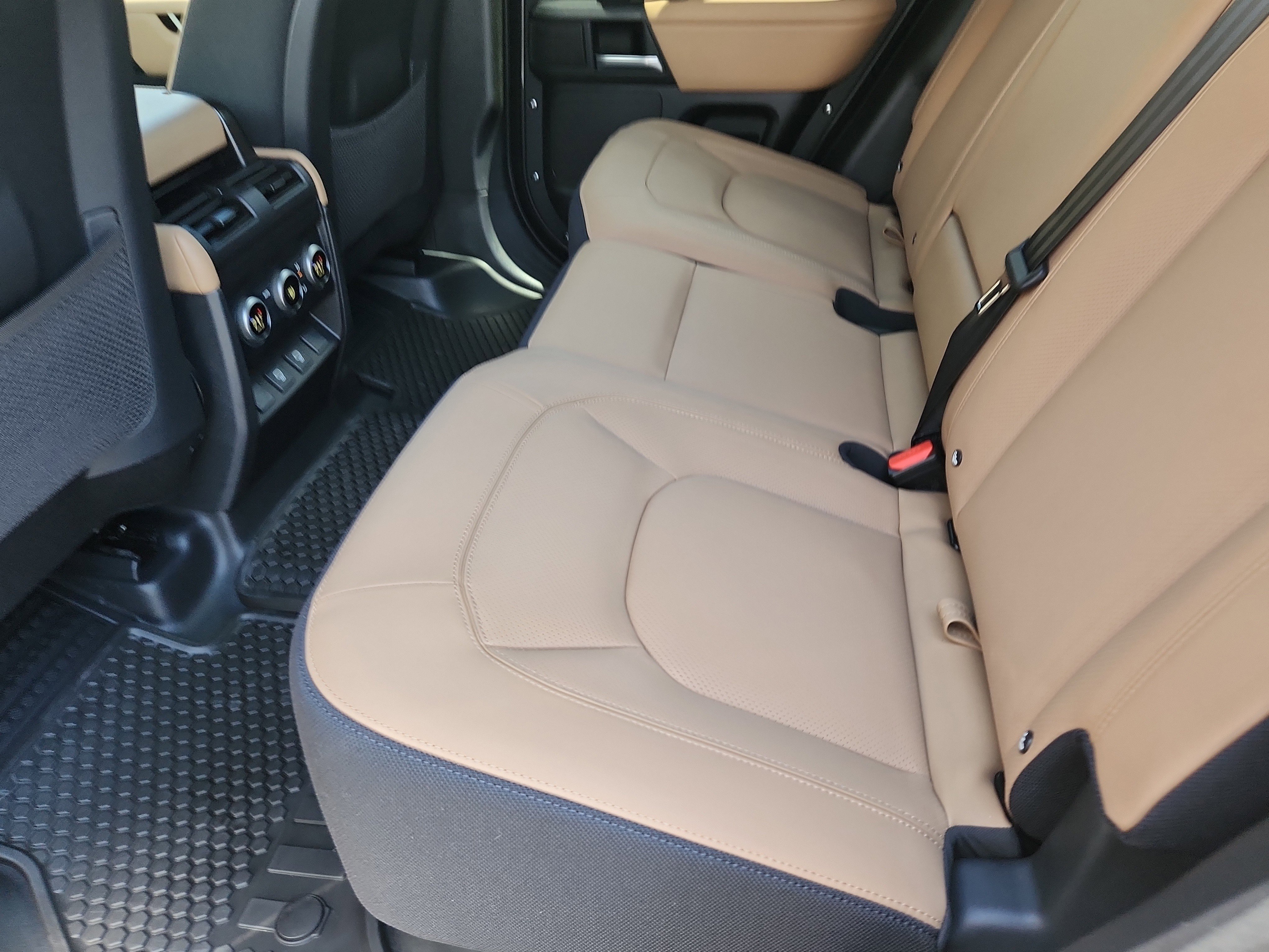 New 2025 Land Rover Defender 110 V8 image 13