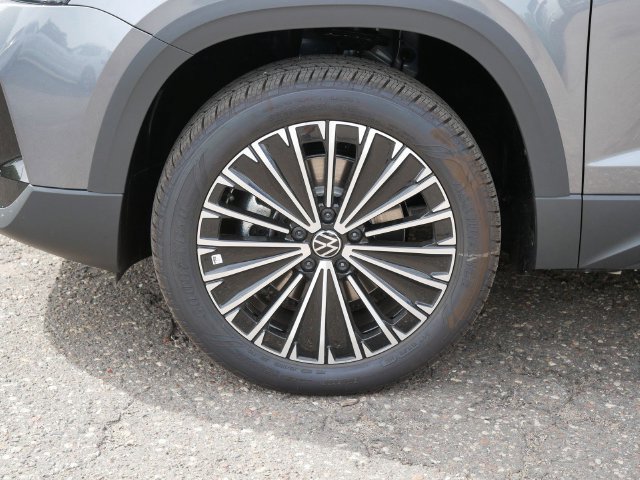 New 2026 Volkswagen Taos SE FWD image 5