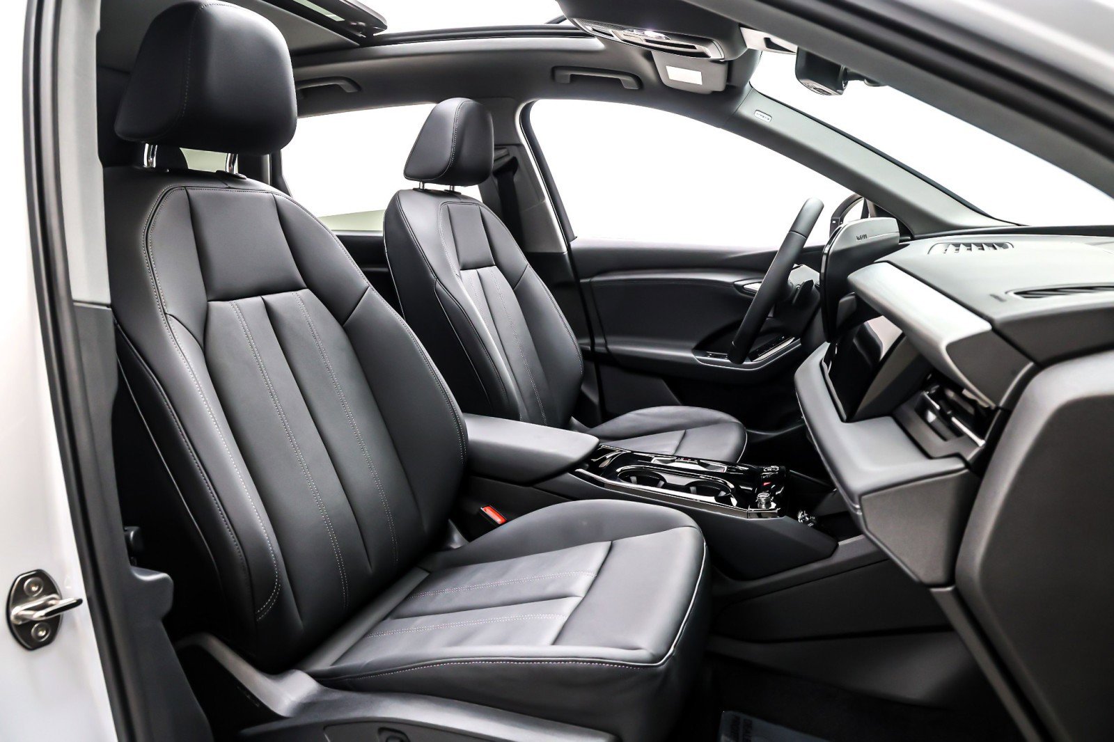 Used 2025 Audi Q6 e-tron Premium w/ Convenience Package image 8