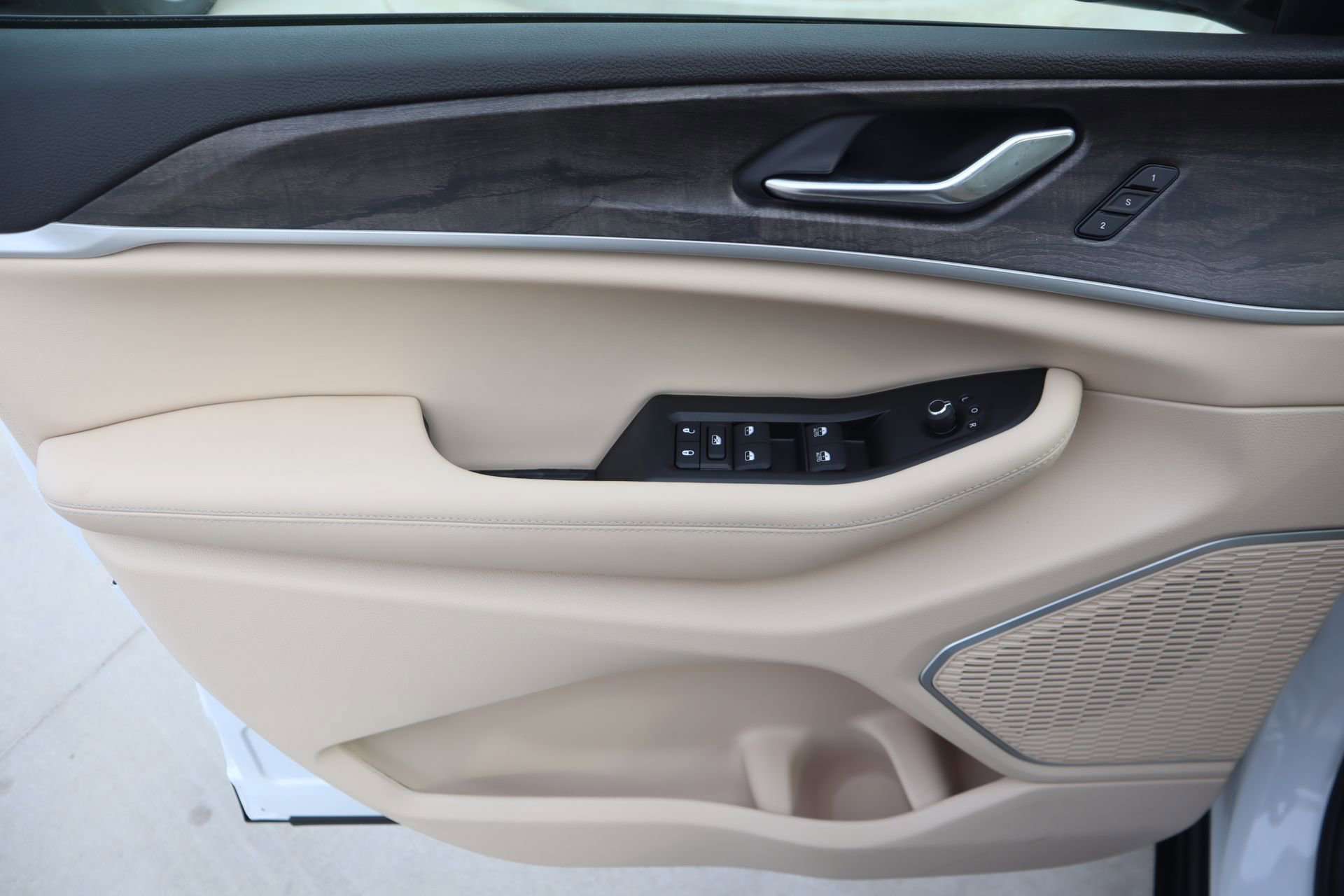 New 2026 Jeep Grand Cherokee Limited AWD/4WD image 17