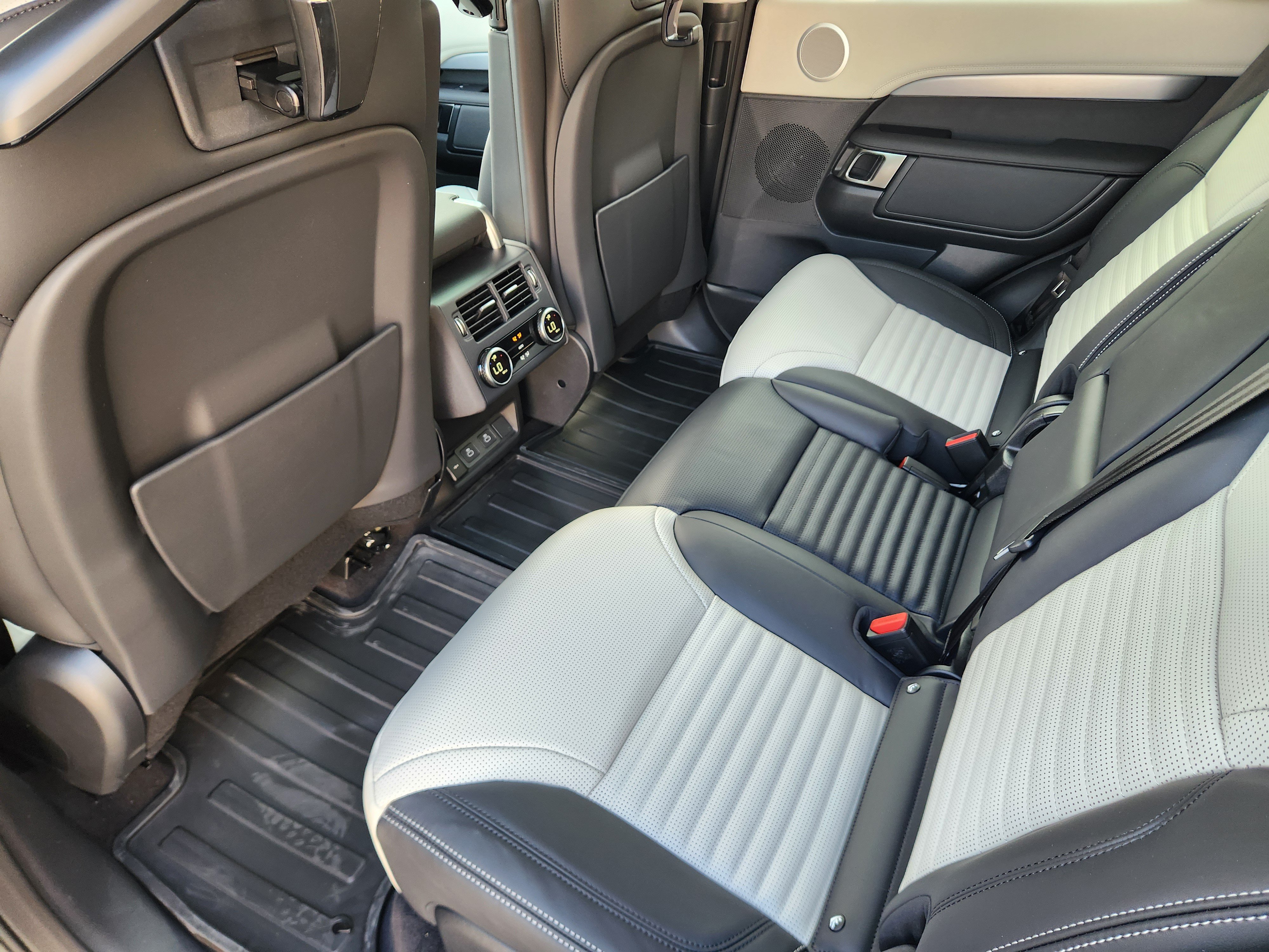 New 2026 Land Rover Discovery Limited Edition AWD/4WD image 26
