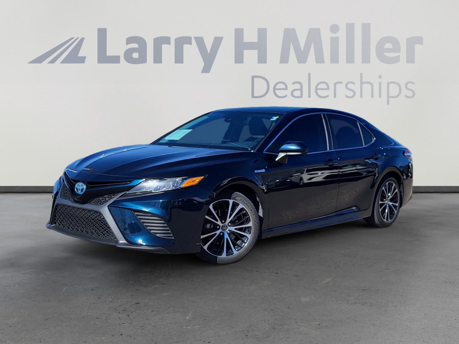 Used 2020 Toyota Camry SE image 1