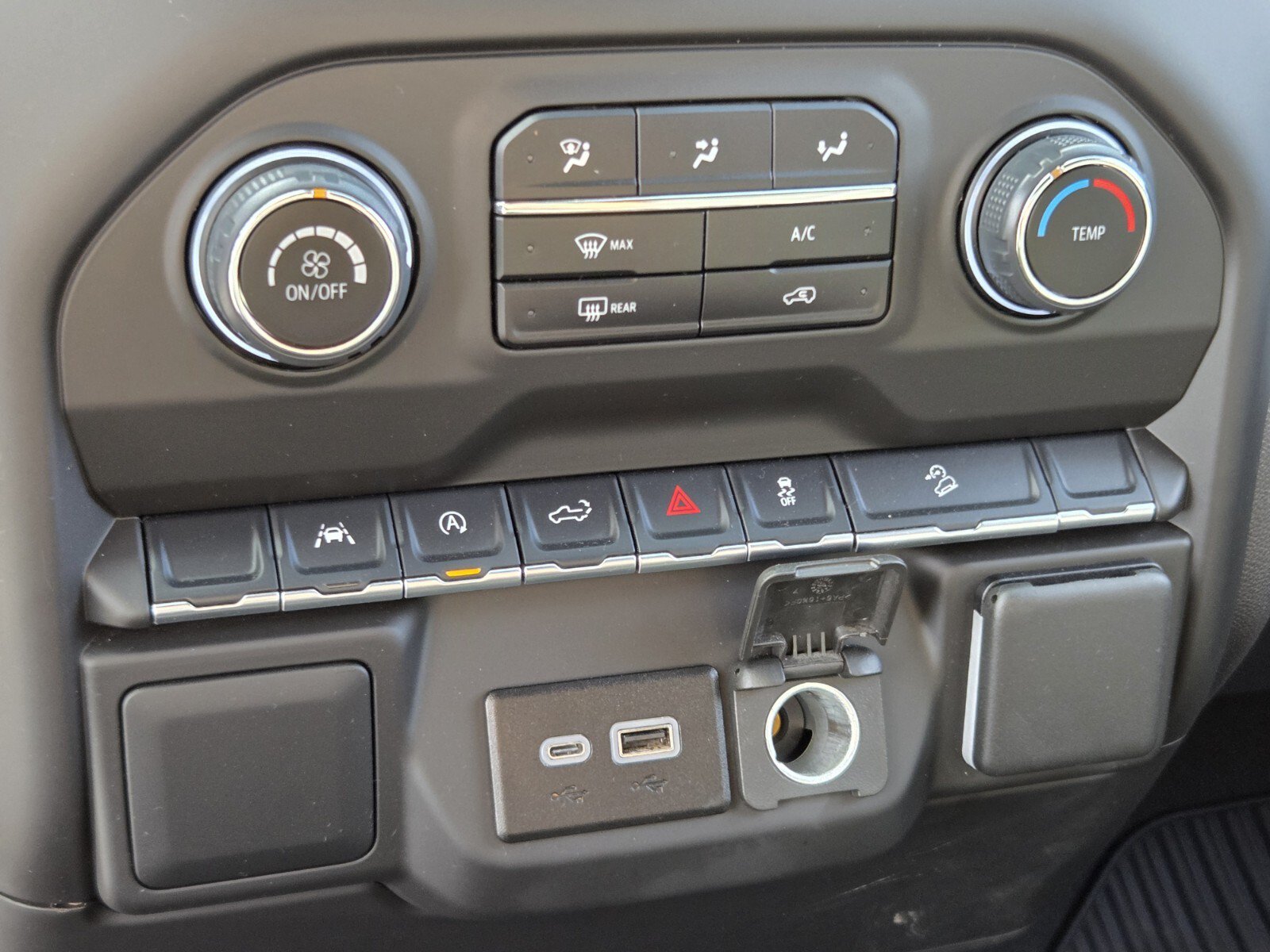Used 2025 Chevrolet Silverado 1500 Custom Trail Boss w/ Dark Appearance Package AWD/4WD image 27