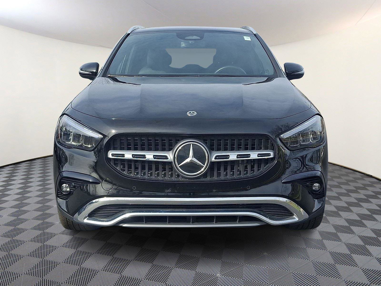 Used 2025 Mercedes-Benz GLA 250 4MATIC image 2