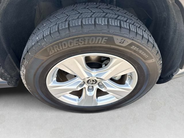 Used 2021 Toyota RAV4 LE AWD/4WD image 10