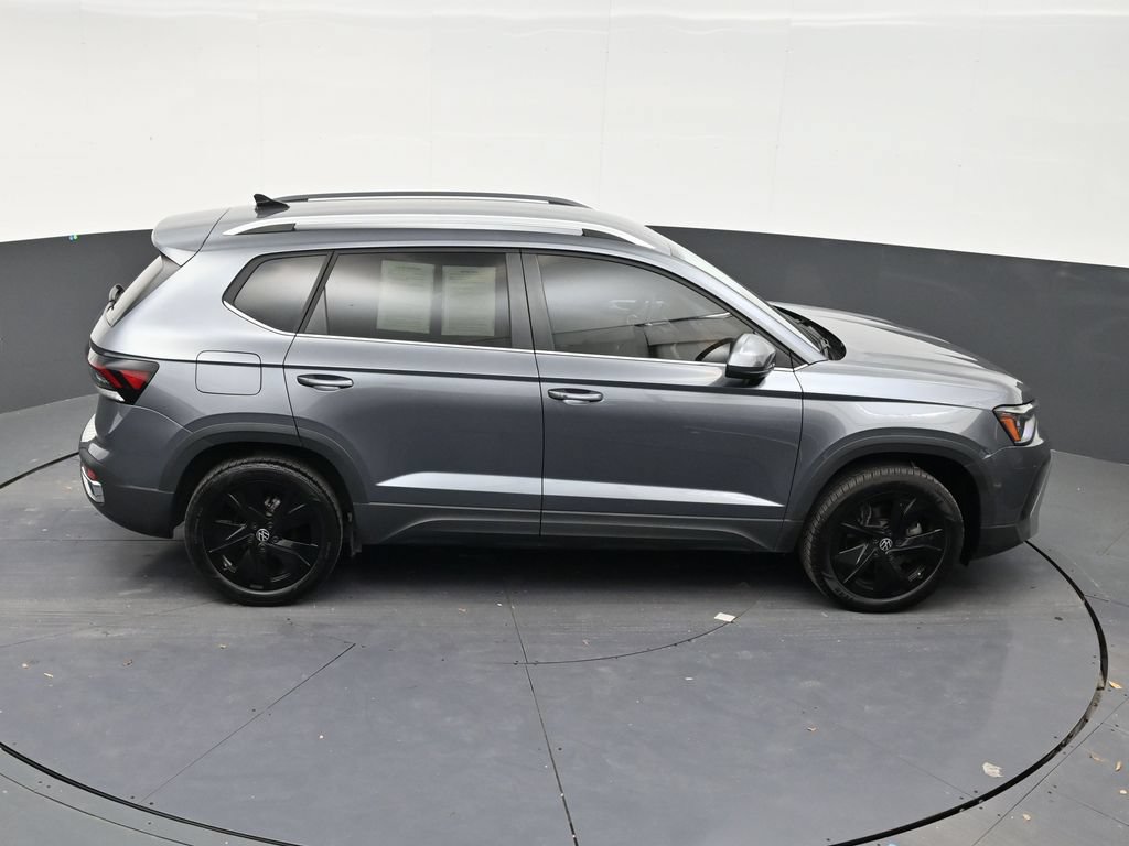 Used 2025 Volkswagen Taos SE FWD image 17