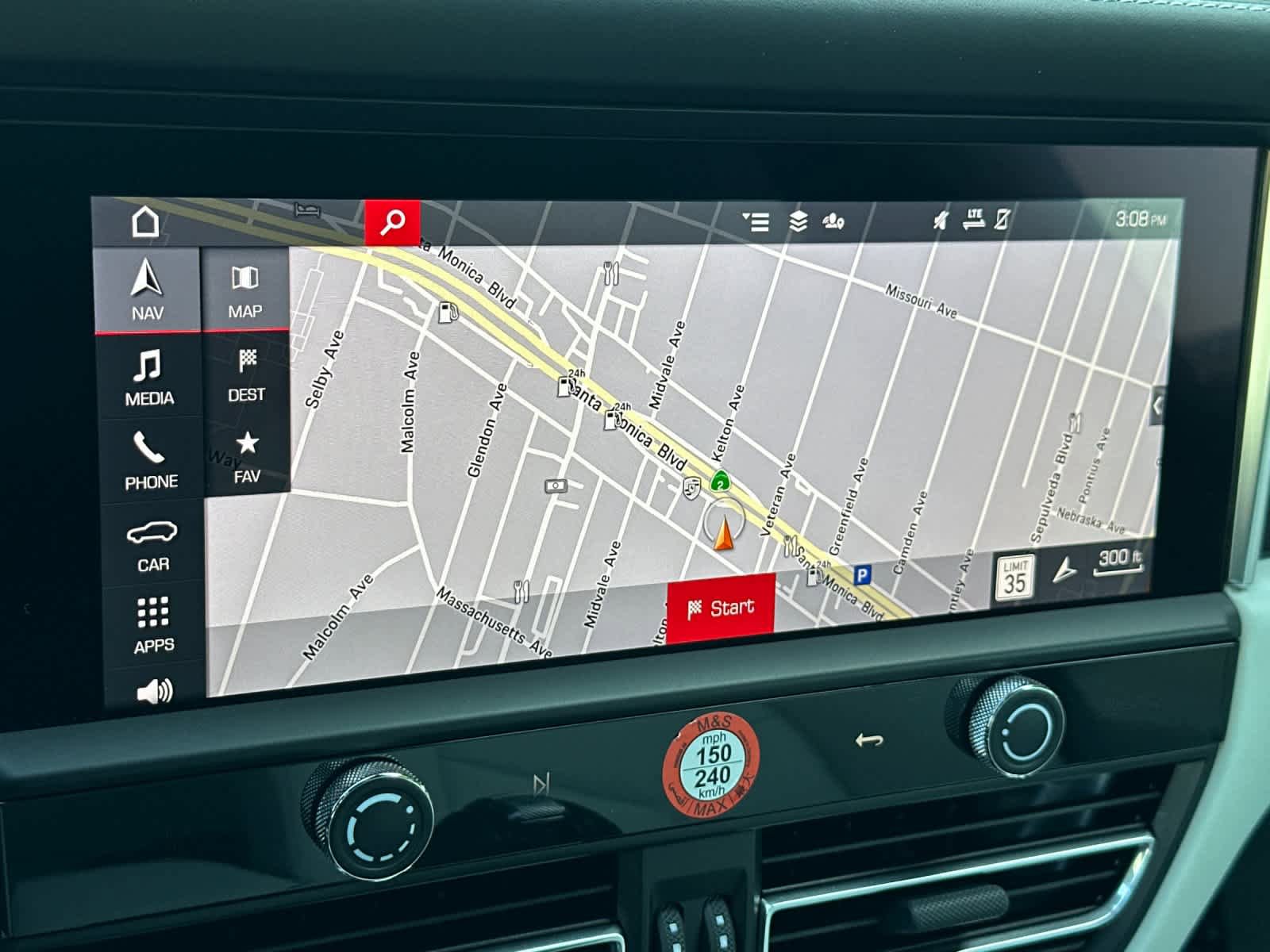 Certified 2025 Porsche Macan AWD/4WD image 21