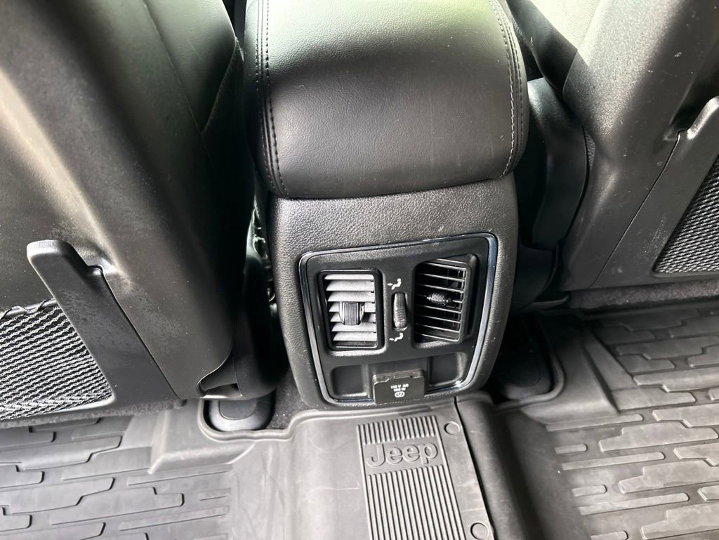 Used 2021 Jeep Grand Cherokee Laredo X RWD image 28