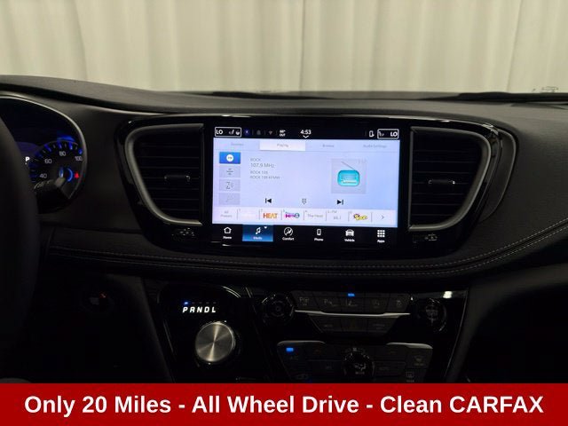 Used 2025 Chrysler Pacifica Select AWD/4WD image 17