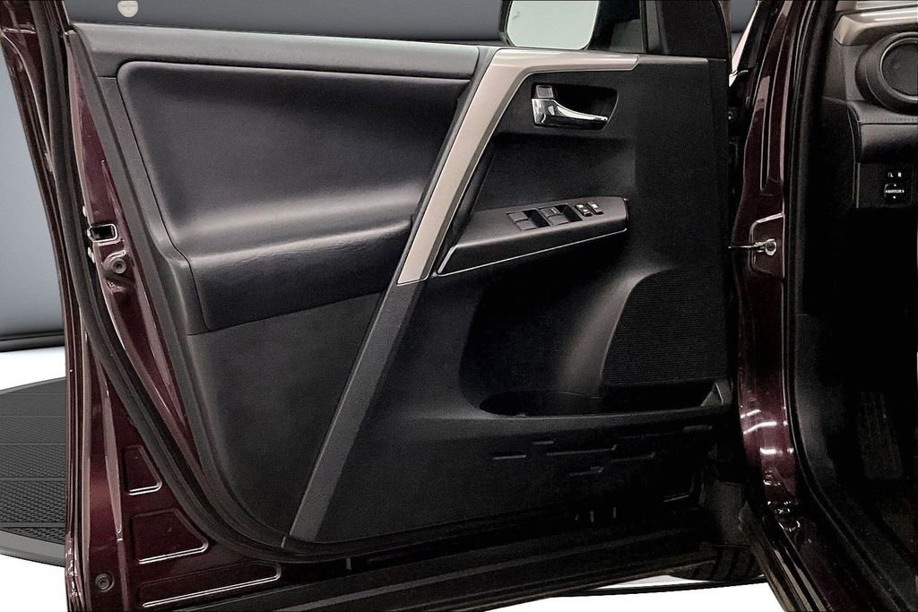 Used 2018 Toyota RAV4 XLE AWD/4WD image 20