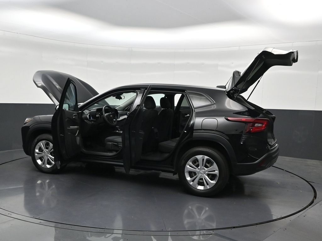 Used 2024 Chevrolet Trax LS FWD image 34
