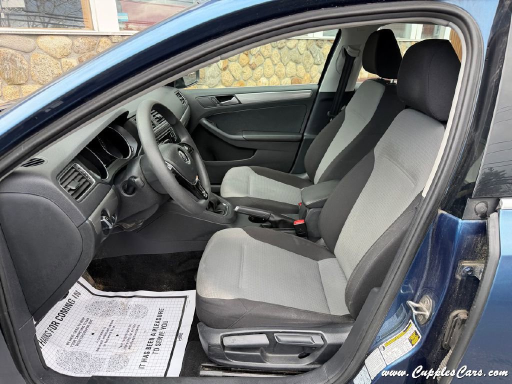 Used 2017 Volkswagen Jetta S FWD image 4