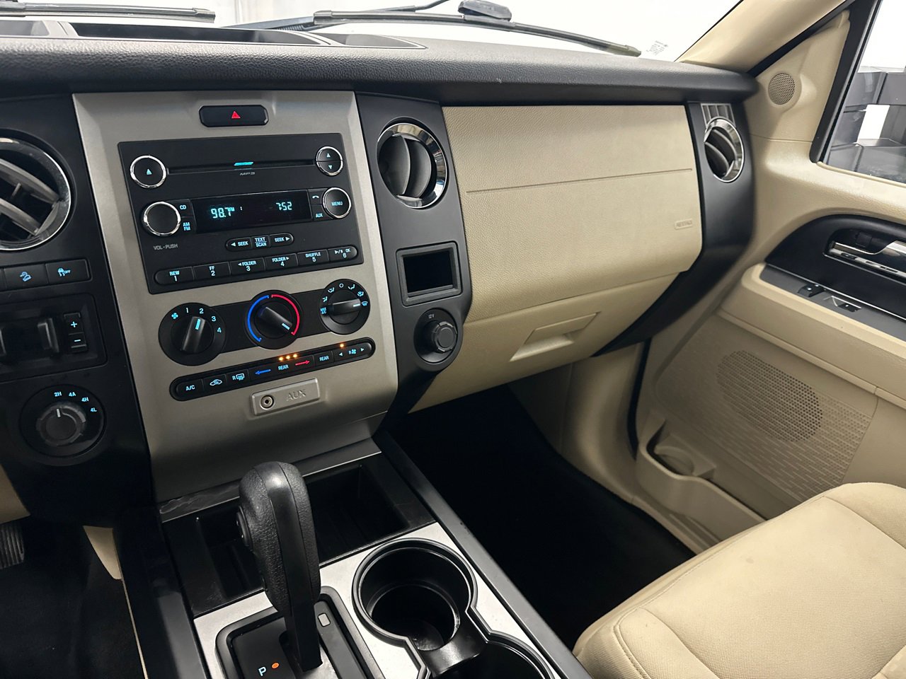 Used 2015 Ford Expedition XL image 24