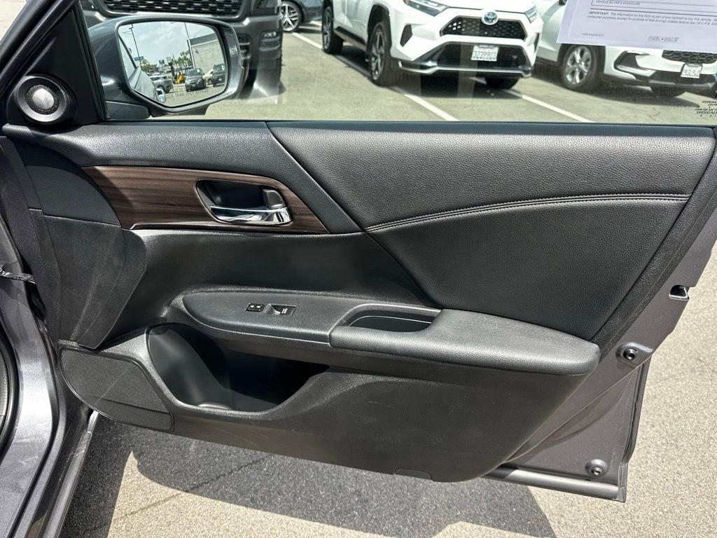 Used 2017 Honda Accord EX-L image 12