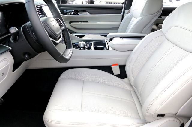 New 2026 Jeep Grand Wagoneer Summit image 9